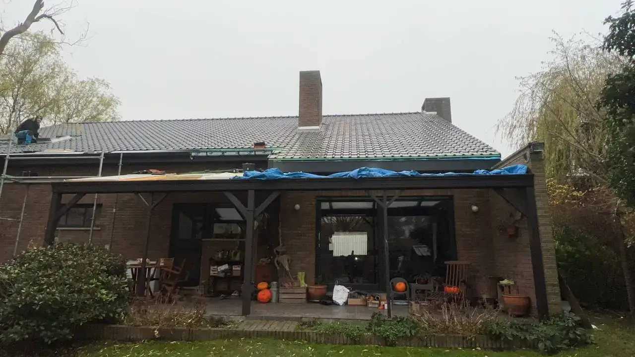 Moderne woning in Haacht met volledig vernieuwd donker pannendak
