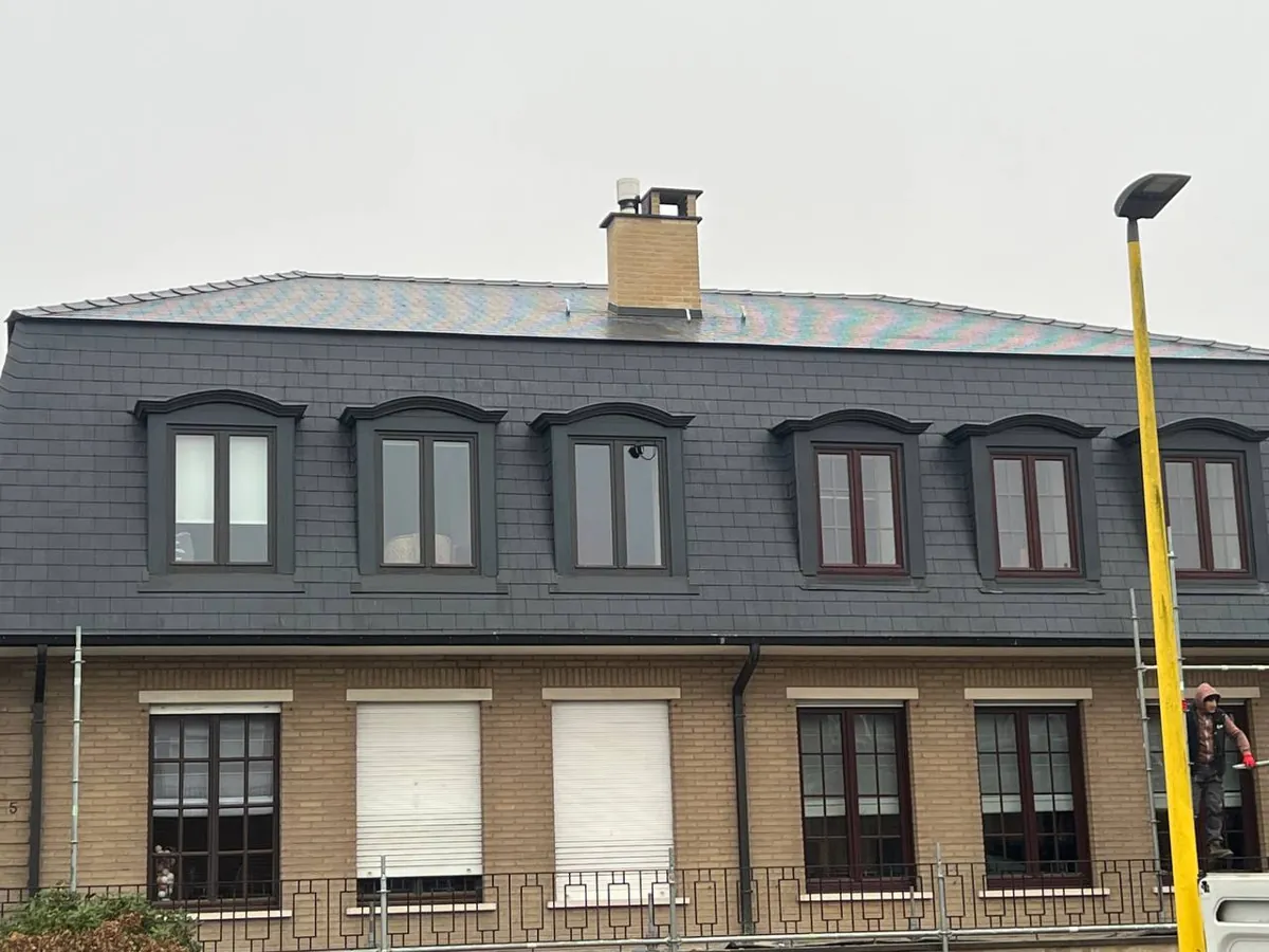 Vernieuwd natuurleien dak op een herenhuis in Heverlee